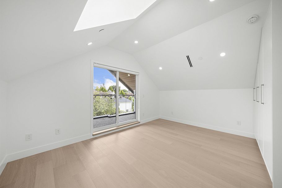 1 6461 E Prince Edward Street Vancouver, BC - 23