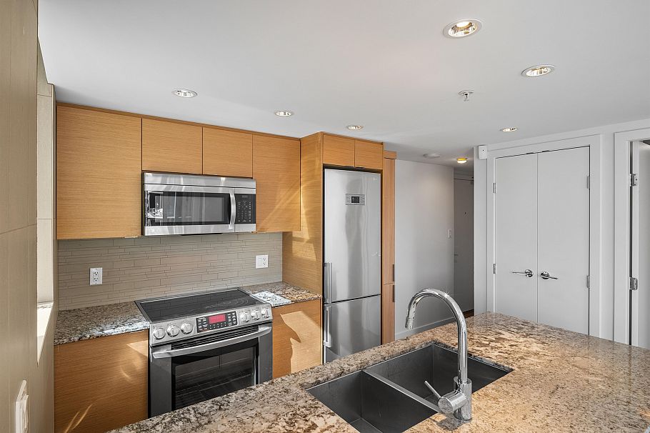 519 135 E 17th Street North Vancouver, BC - 10