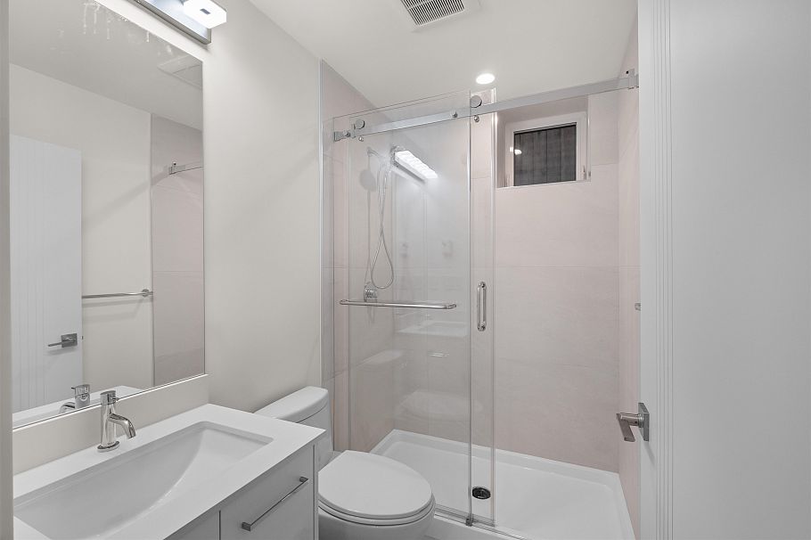 2236 E 5th Avenue Vancouver, BC - 33