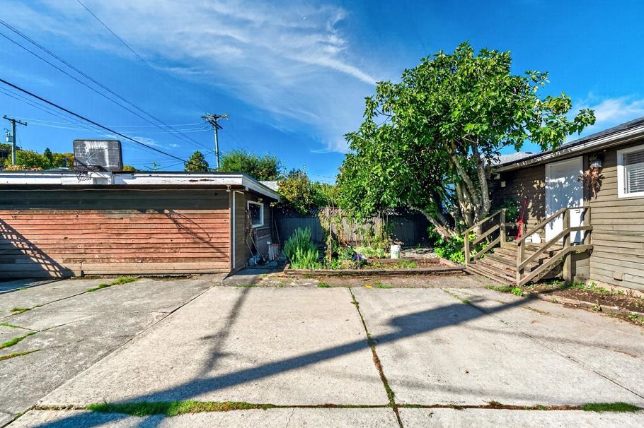 3232 W 16th Avenue Vancouver, BC - 26