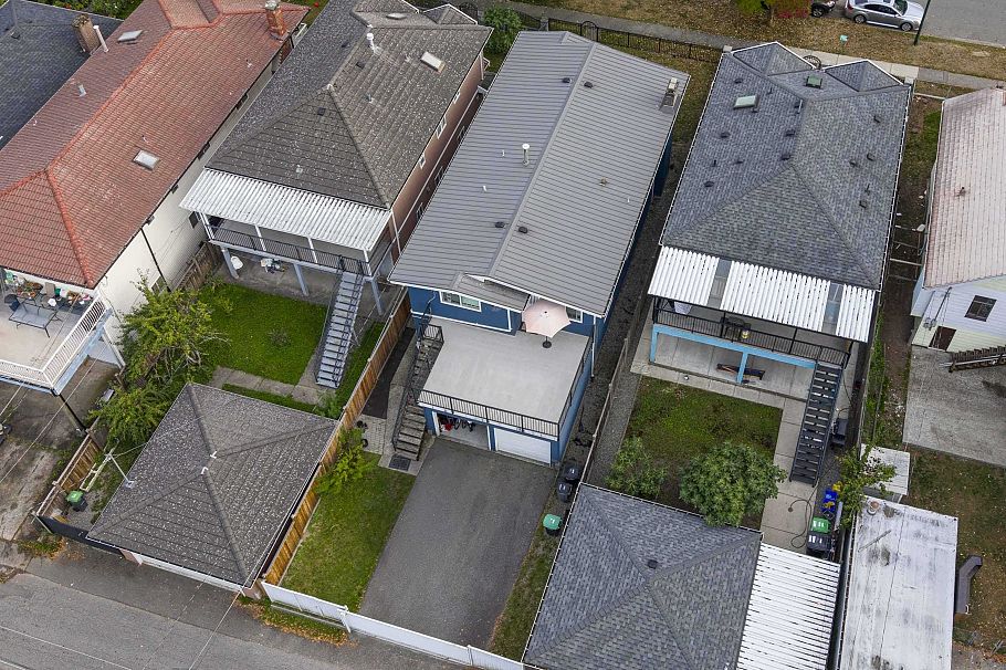 1827 E 40th Avenue Vancouver, BC - 30