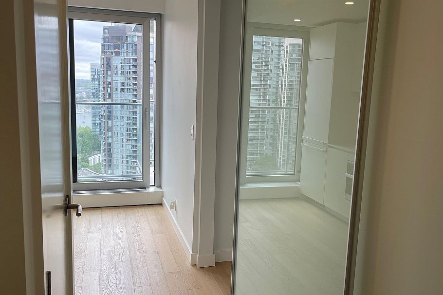 2611 1480 Howe Street Vancouver, BC - 18