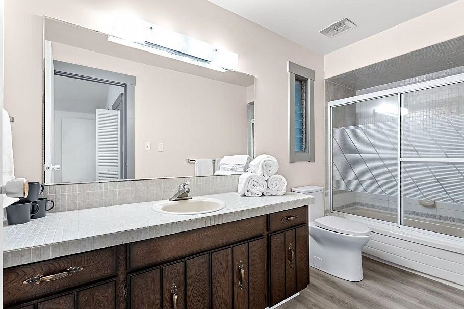 1052 W 53rd Avenue Vancouver, BC - 19