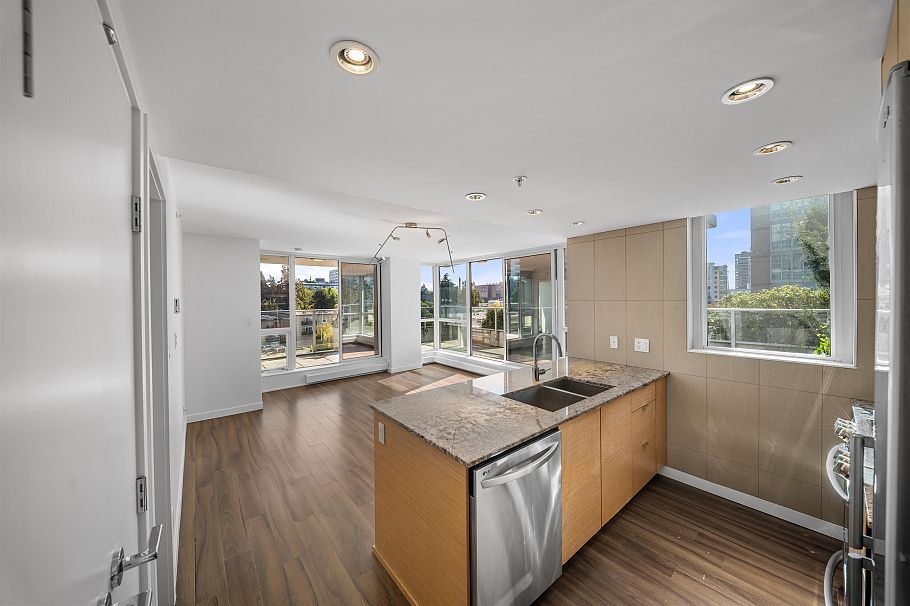 519 135 E 17th Street North Vancouver, BC - 11