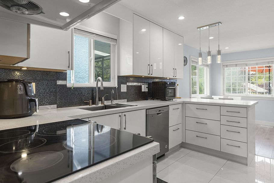 1827 E 40th Avenue Vancouver, BC - 11
