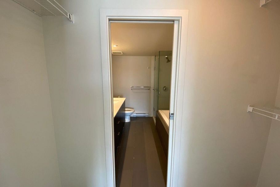 509 1679 Lloyd Avenue North Vancouver, BC - 9