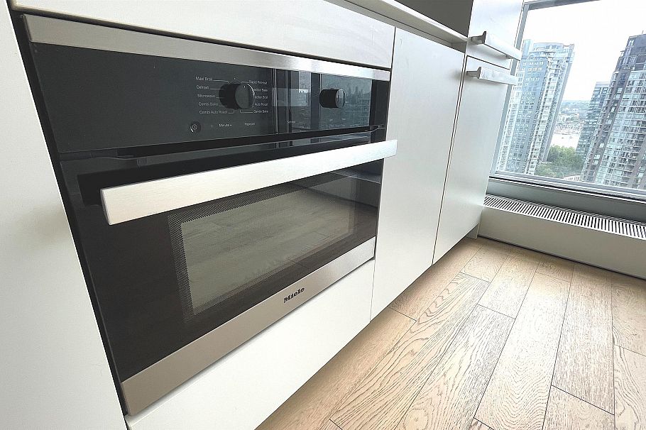 2611 1480 Howe Street Vancouver, BC - 25