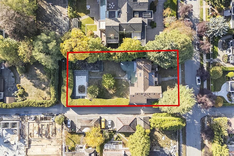 1052 W 53rd Avenue Vancouver, BC - 4