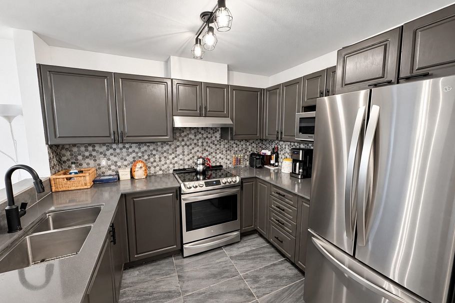504 137 W 17th Street North Vancouver, BC - 5