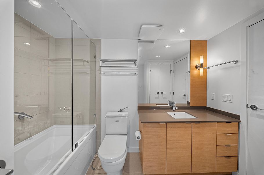 519 135 E 17th Street North Vancouver, BC - 14
