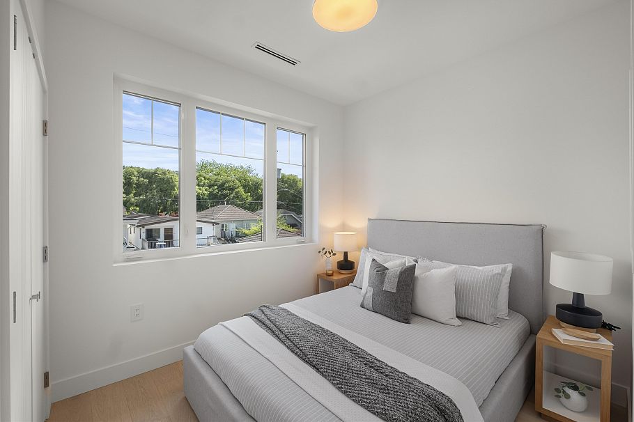 2236 E 5th Avenue Vancouver, BC - 22