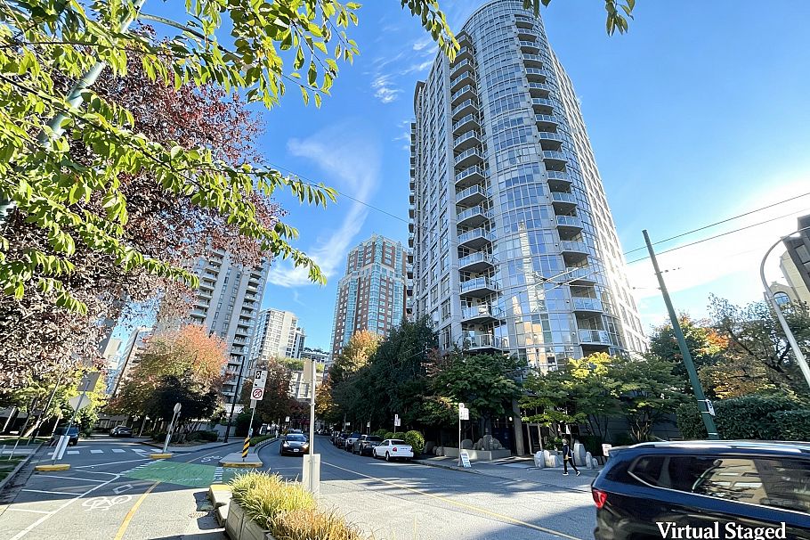 PH3 1050 Smithe Street Vancouver, BC - 2