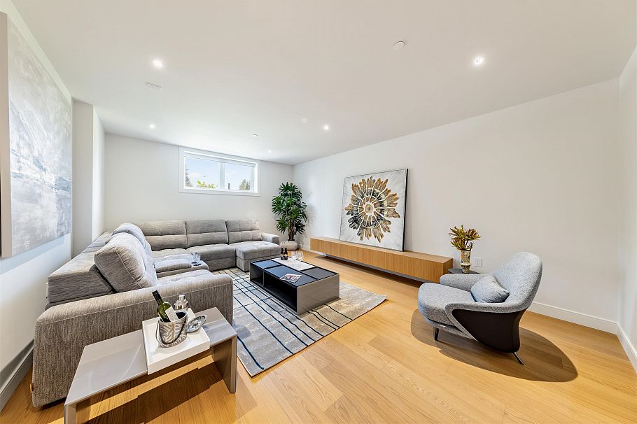 840 E 14th Street North Vancouver, BC - 32