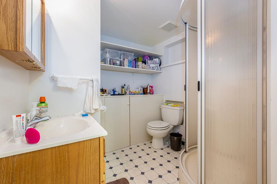 4090 W 35th Avenue Vancouver, BC - 17