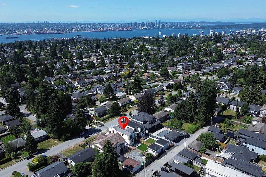 840 E 14th Street North Vancouver, BC - 40