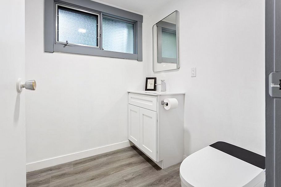 1052 W 53rd Avenue Vancouver, BC - 22
