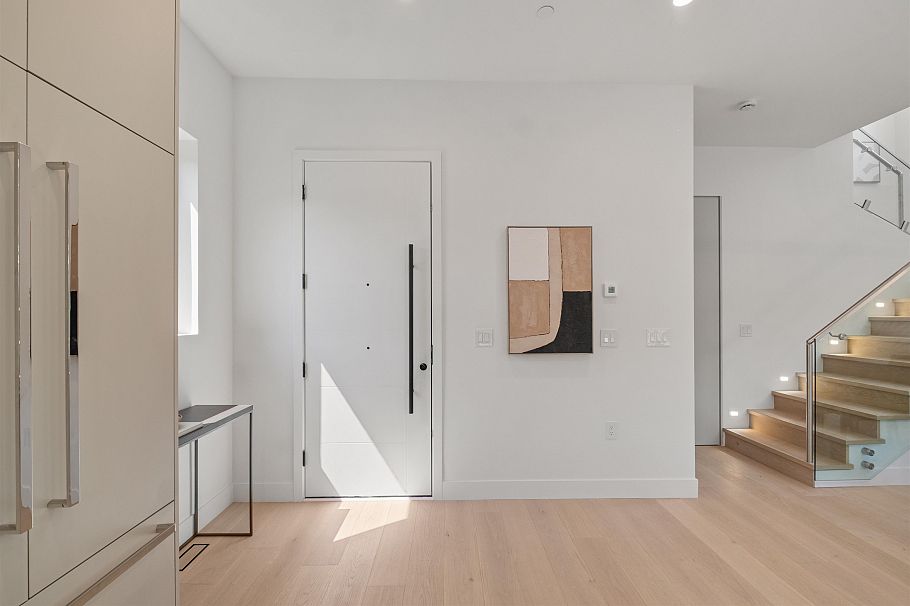 2236 E 5th Avenue Vancouver, BC - 4