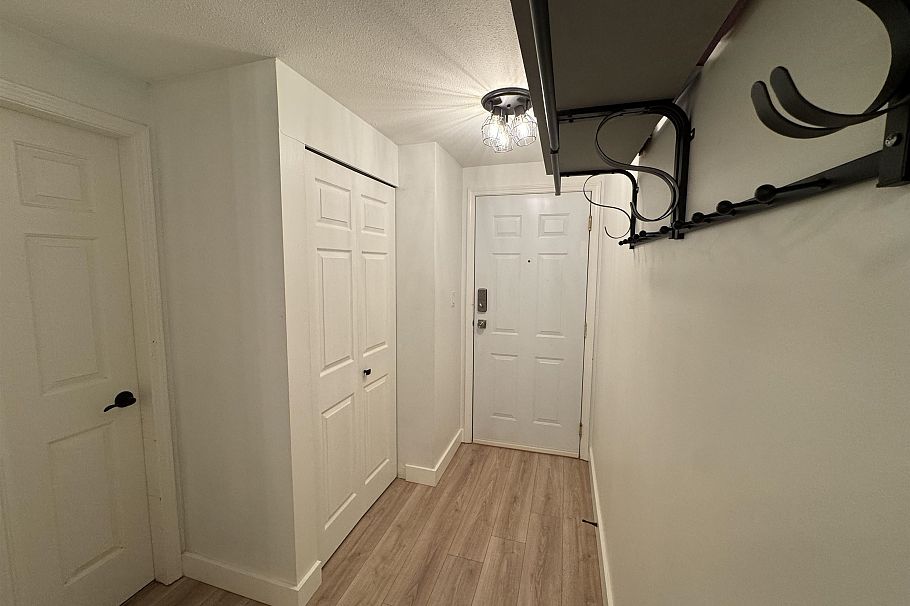 504 137 W 17th Street North Vancouver, BC - 10