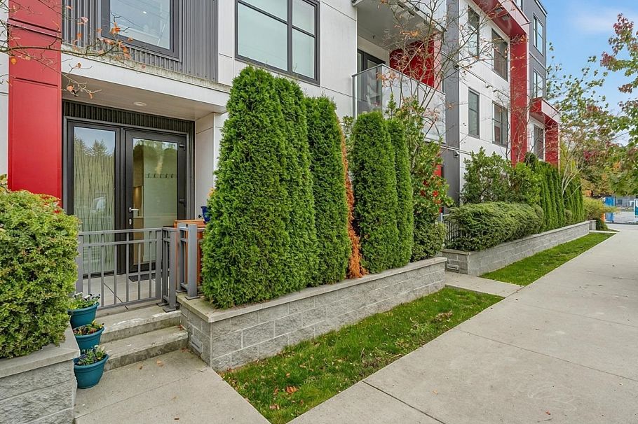104 108 E 35th Avenue Vancouver, BC - 1