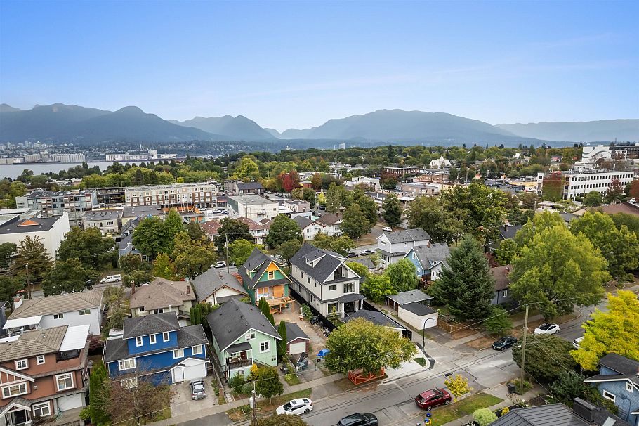 2 2256 E Pender Street Vancouver, BC - 39