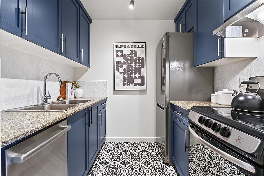 303 288 E 14th Avenue Vancouver, BC - 5