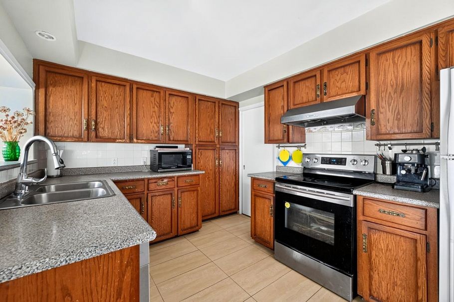 3232 W 16th Avenue Vancouver, BC - 13