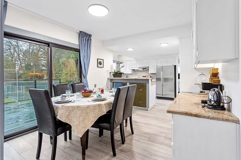 1052 W 53rd Avenue Vancouver, BC - 11