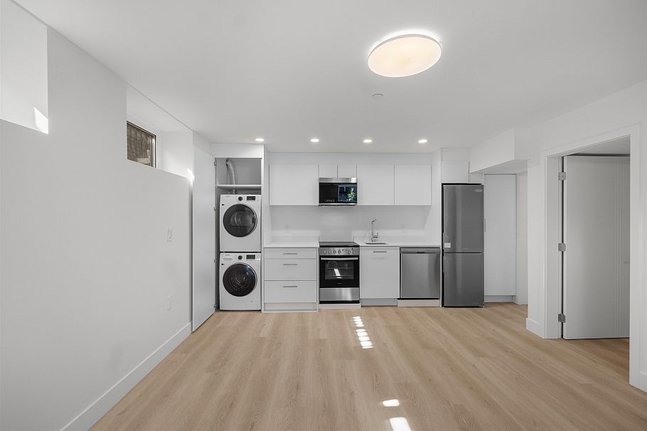 2236 E 5th Avenue Vancouver, BC - 34