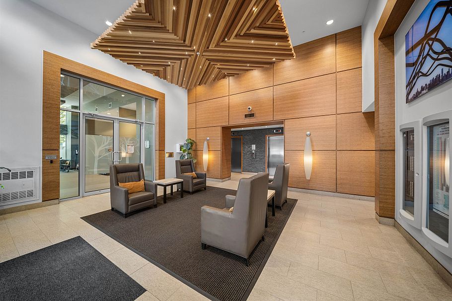 519 135 E 17th Street North Vancouver, BC - 17
