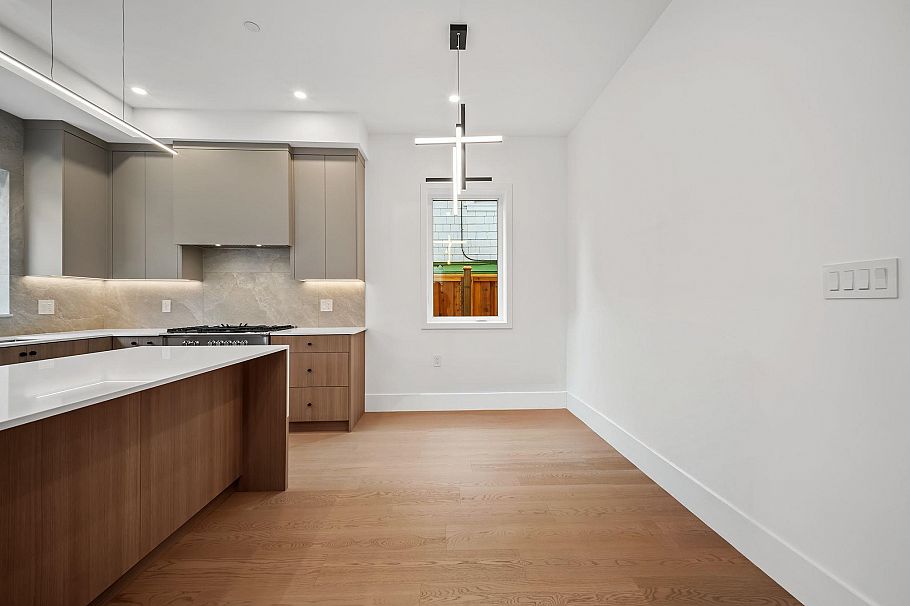 2 2547 E 2nd Avenue Vancouver, BC - 16
