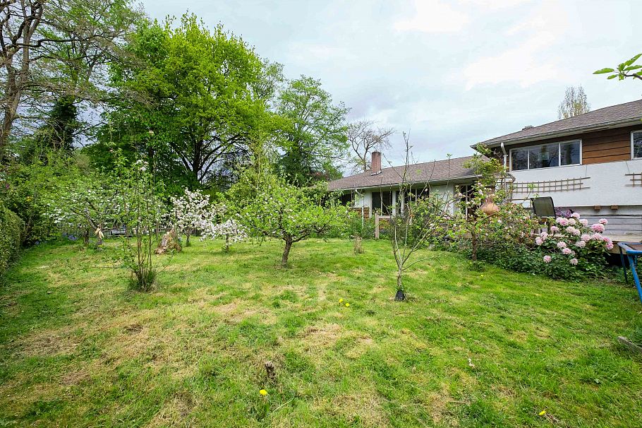 6822 Blenheim Street Vancouver, BC - 2