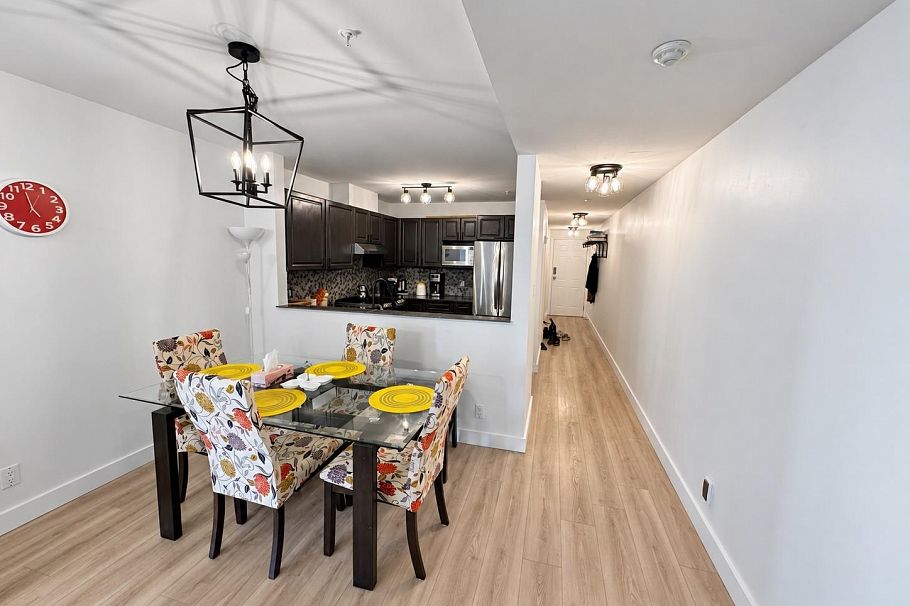 504 137 W 17th Street North Vancouver, BC - 9