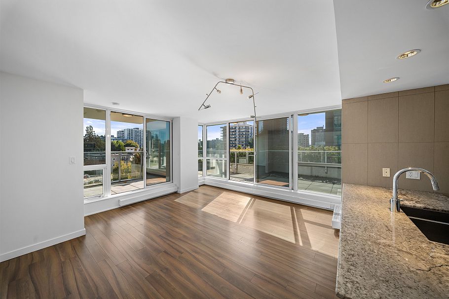 519 135 E 17th Street North Vancouver, BC - 3