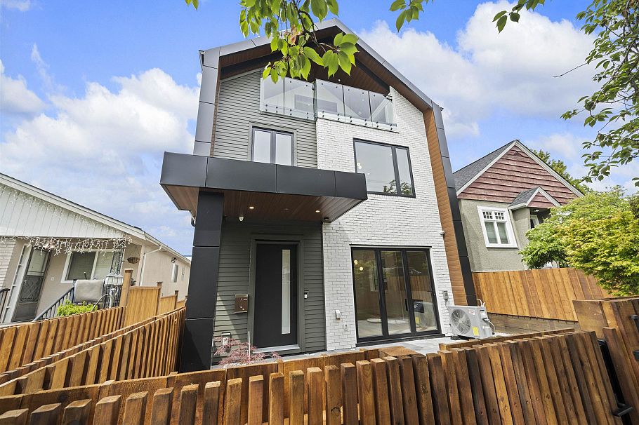 1 6461 E Prince Edward Street Vancouver, BC - 26