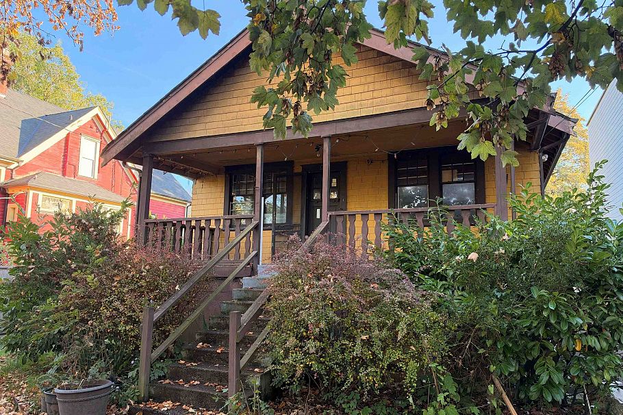 1736 Graveley Street Vancouver, BC - 1