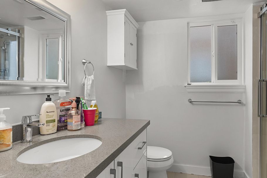 1827 E 40th Avenue Vancouver, BC - 24