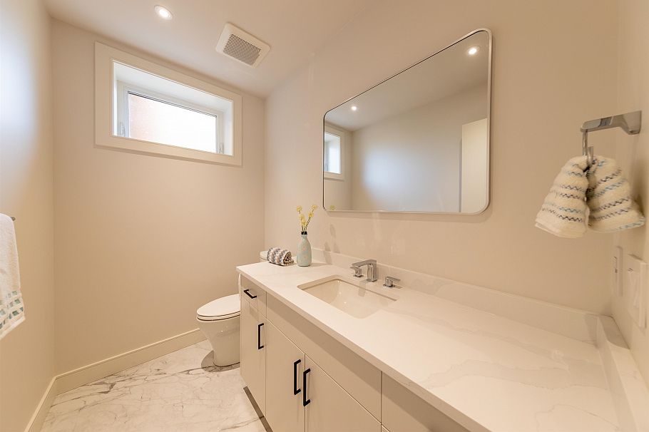 840 E 14th Street North Vancouver, BC - 33