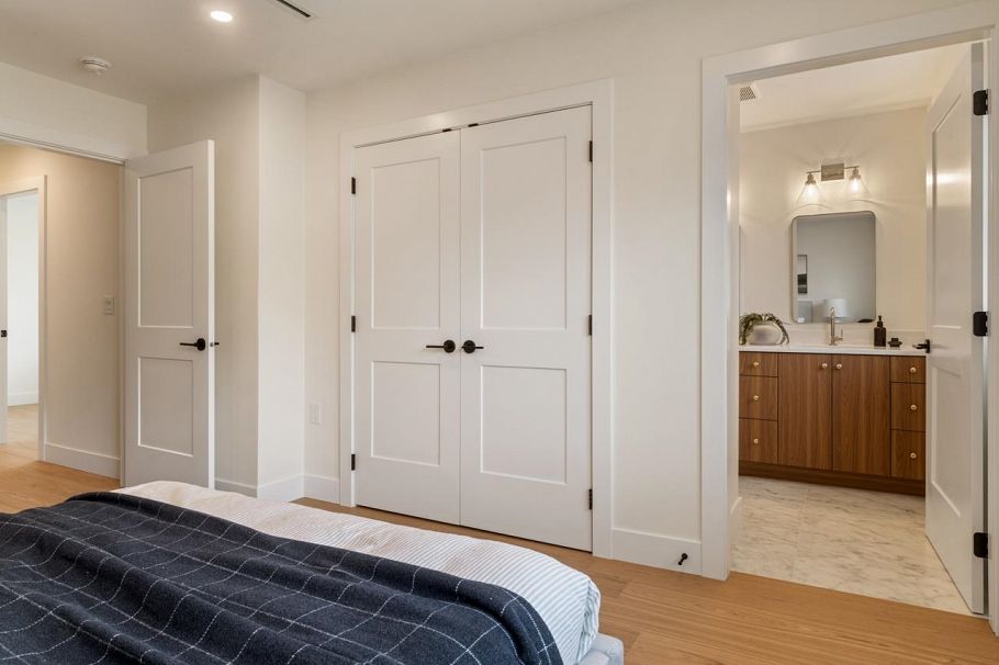 2049 E 4th Avenue Vancouver, BC - 18