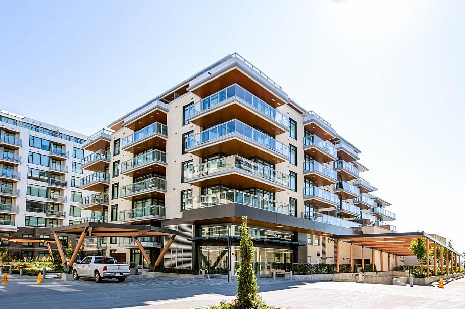 704 777 Harbour Way North Vancouver, BC - 1