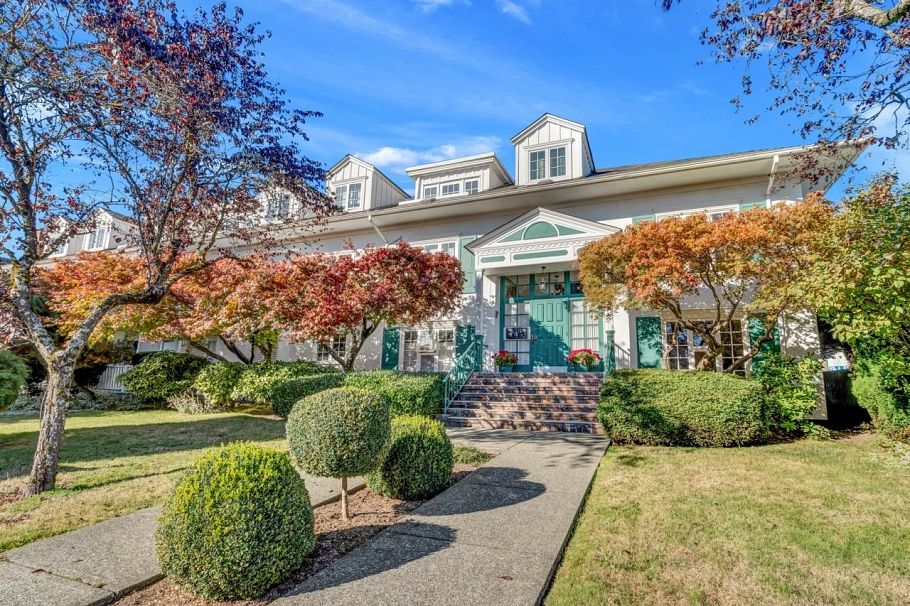 304 120 W 17th Street North Vancouver, BC - 1