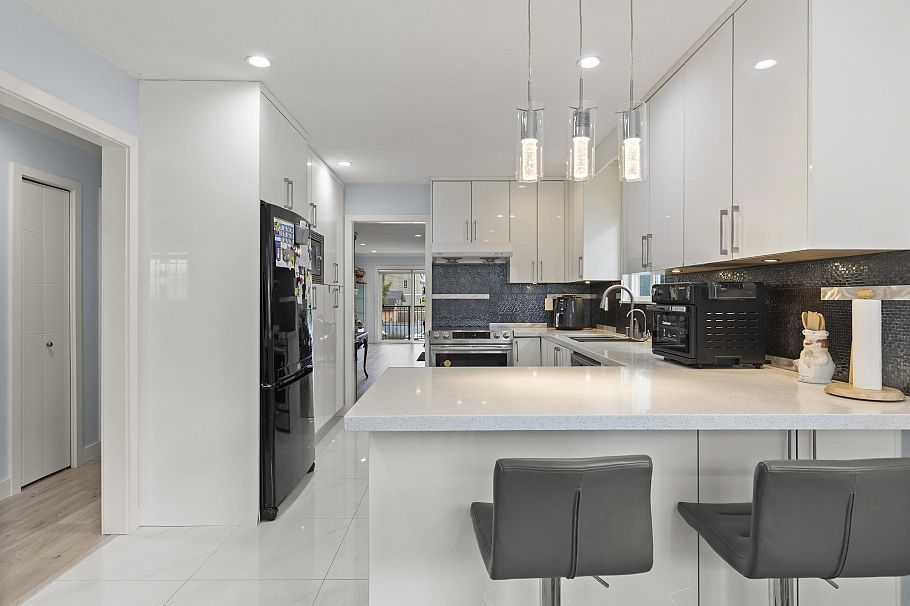 1827 E 40th Avenue Vancouver, BC - 14