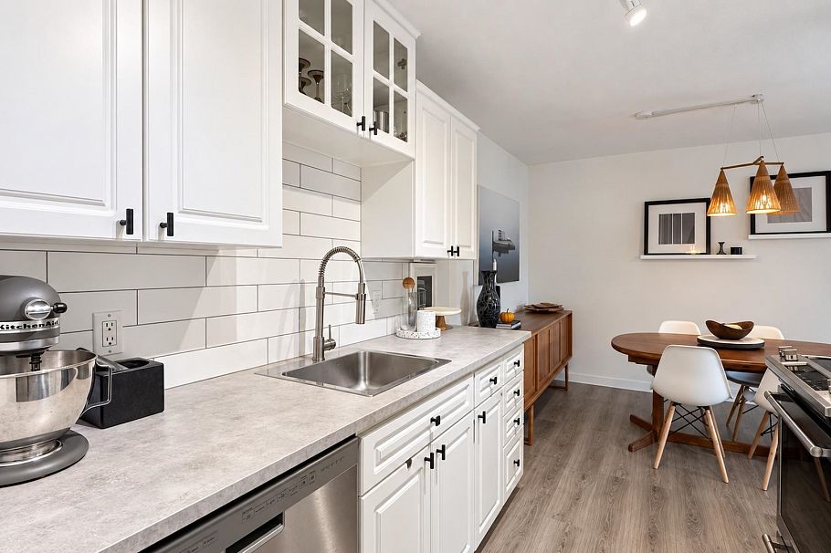 204 1610 Chesterfield Avenue North Vancouver, BC - 12