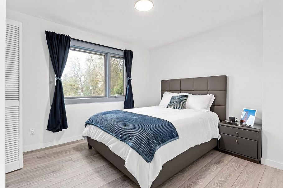 1052 W 53rd Avenue Vancouver, BC - 17