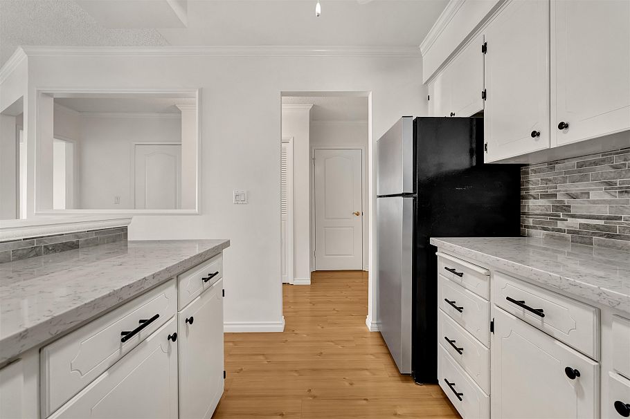 304 120 W 17th Street North Vancouver, BC - 6