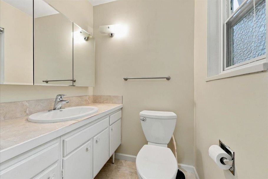 4295 Nottingham Road North Vancouver, BC - 16