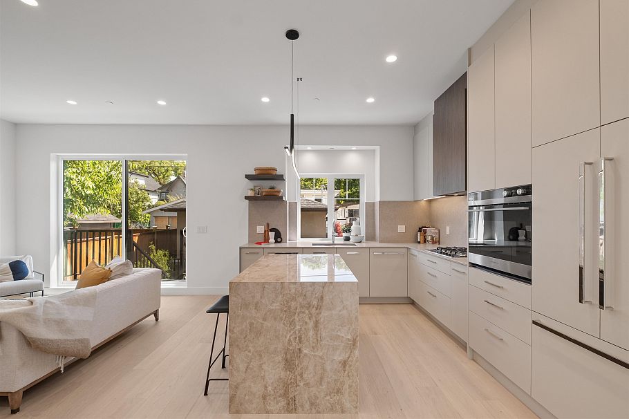 2236 E 5th Avenue Vancouver, BC - 6