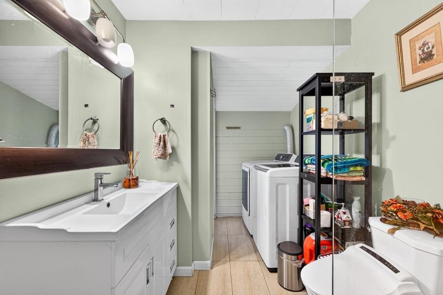 3232 W 16th Avenue Vancouver, BC - 20