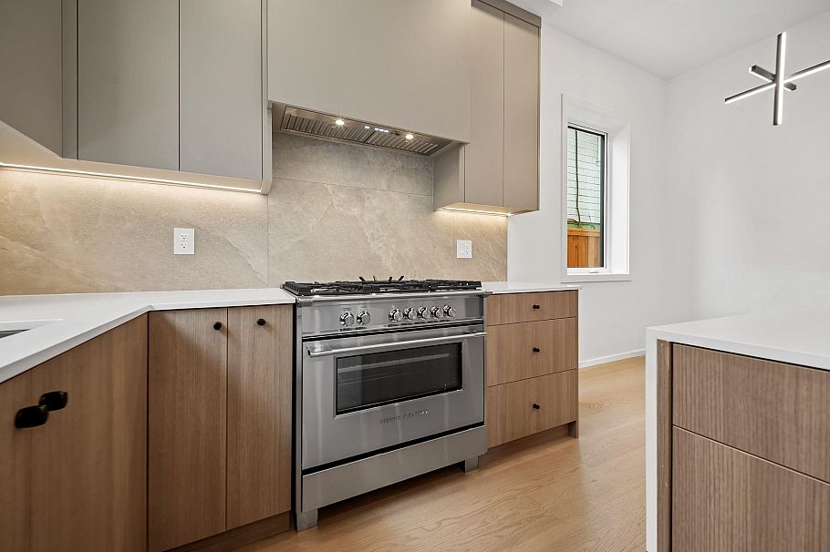 2 2547 E 2nd Avenue Vancouver, BC - 14