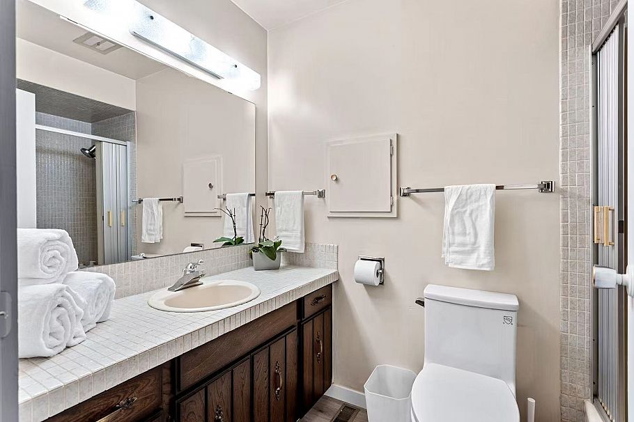 1052 W 53rd Avenue Vancouver, BC - 21
