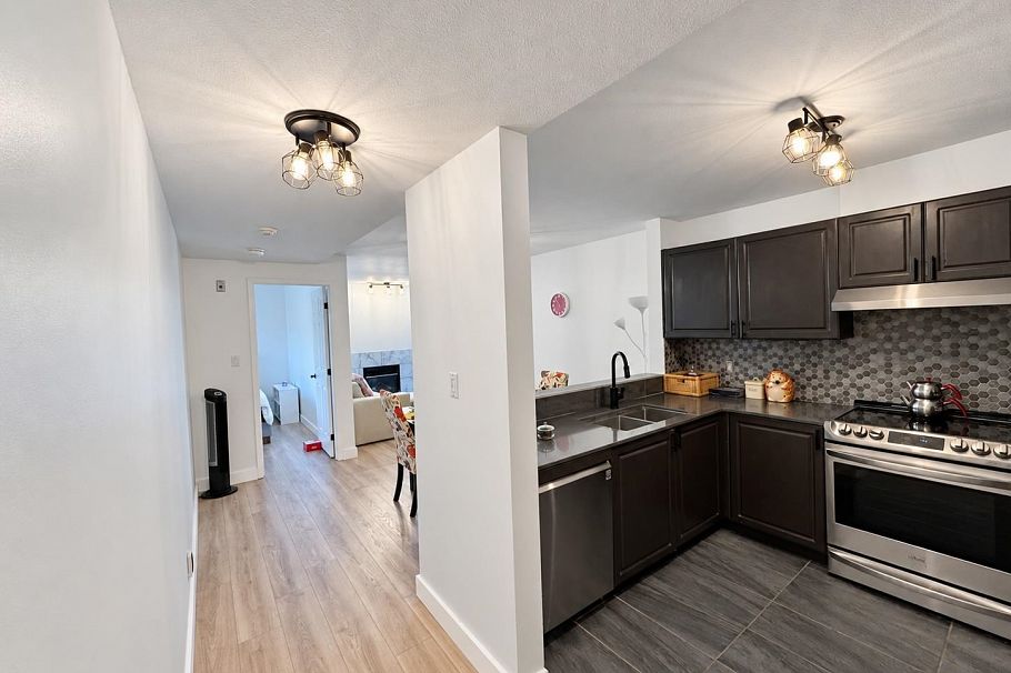 504 137 W 17th Street North Vancouver, BC - 8